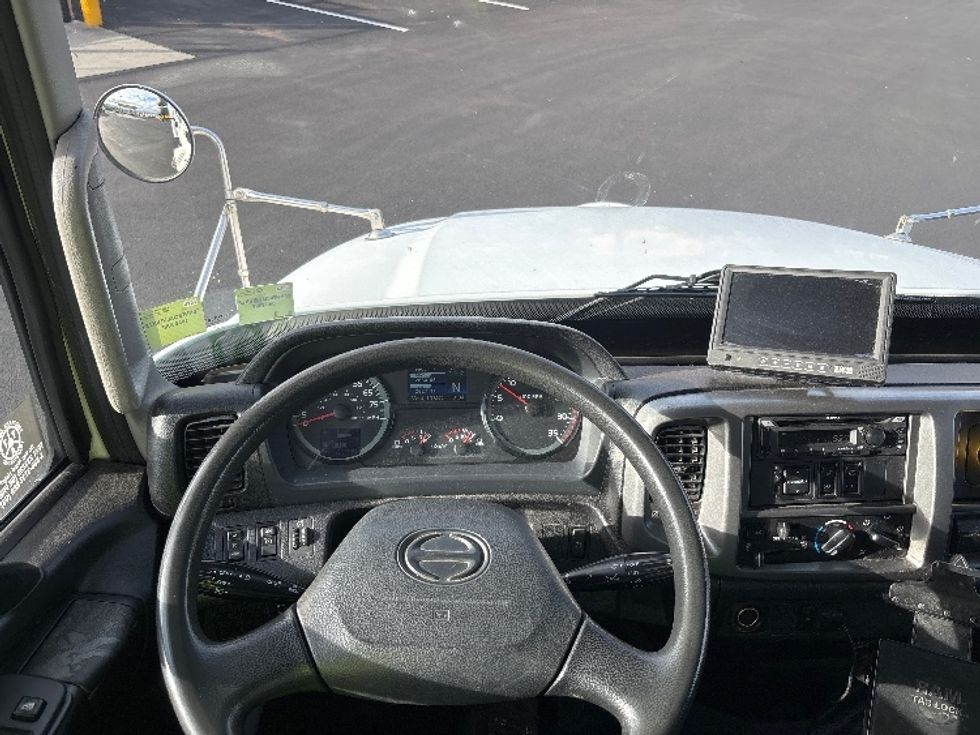 Medium Duty Box Truck-Light and Medium Duty Trucks-Hino-2019-338-Everett-WA-85,728\n\t\tmiles-$ 44,750 - Image 18