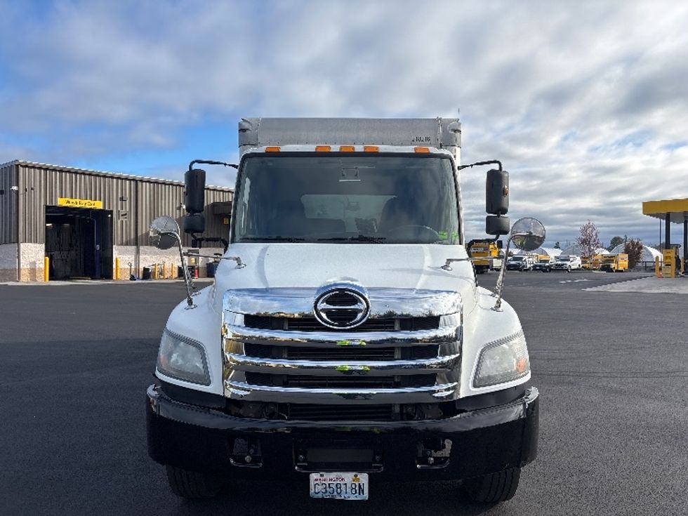 Medium Duty Box Truck-Light and Medium Duty Trucks-Hino-2019-338-Everett-WA-85,728\n\t\tmiles-$ 44,750 - Image 2