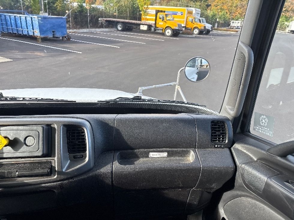 Medium Duty Box Truck-Light and Medium Duty Trucks-Hino-2019-338-Everett-WA-85,728\n\t\tmiles-$ 44,750 - Image 21