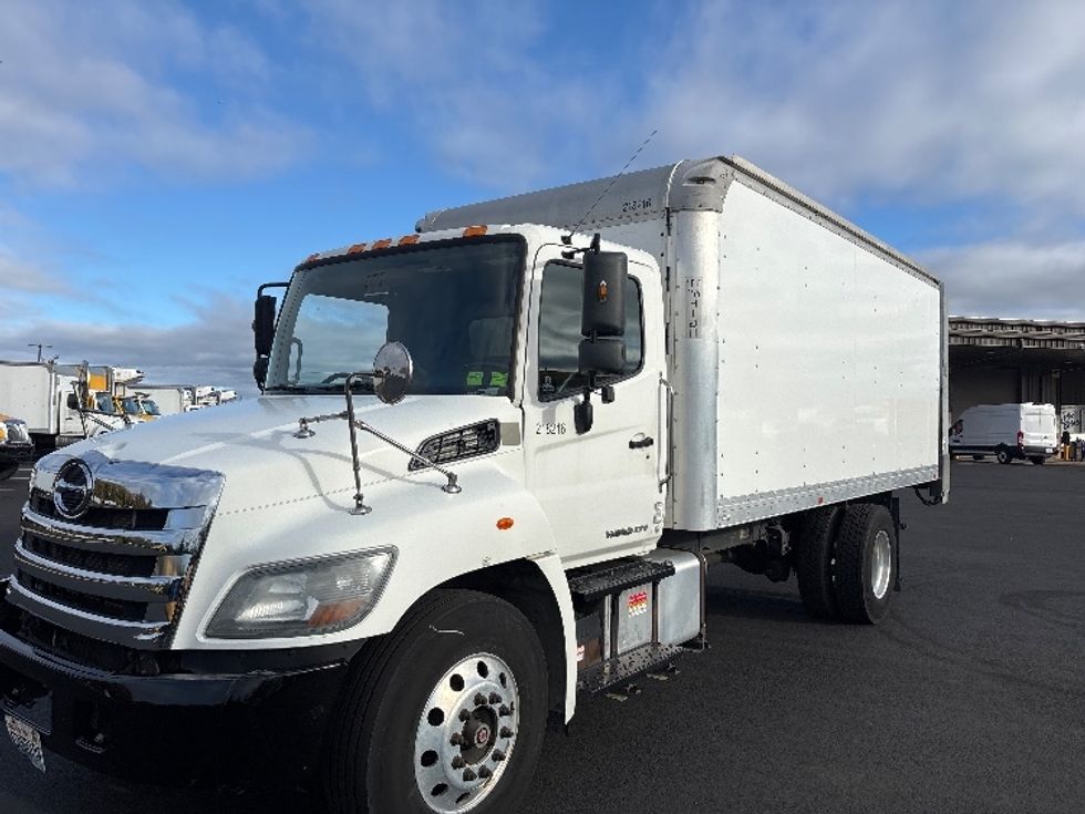 Medium Duty Box Truck-Light and Medium Duty Trucks-Hino-2019-338-Everett-WA-85,728\n\t\tmiles-$ 44,750 - Image 3