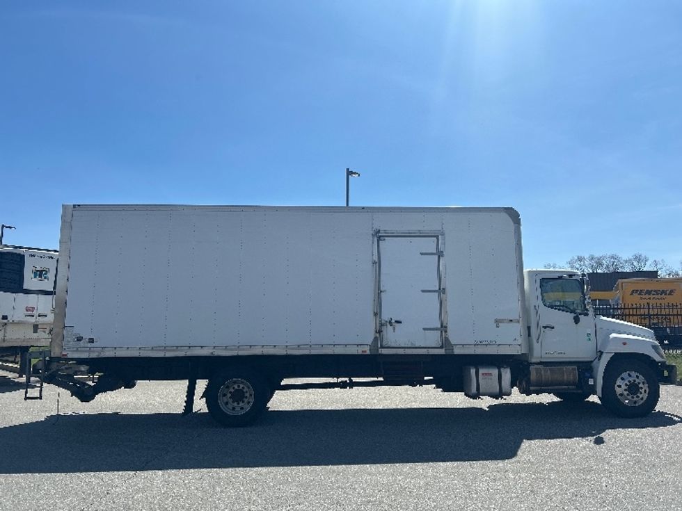 Medium Duty Box Truck-Light and Medium Duty Trucks-Hino-2019-338-Fitchburg-MA-112,169\n\t\tmiles-$ 41,500 - Image 15