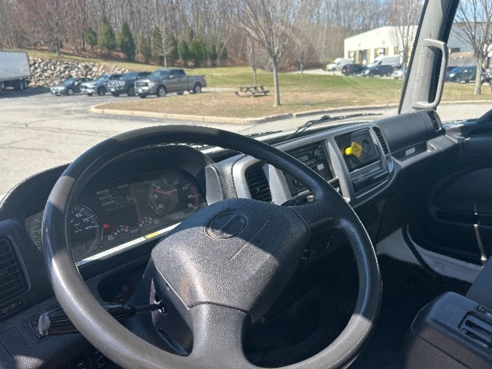 Medium Duty Box Truck-Light and Medium Duty Trucks-Hino-2019-338-Fitchburg-MA-112,169\n\t\tmiles-$ 41,500 - Image 17
