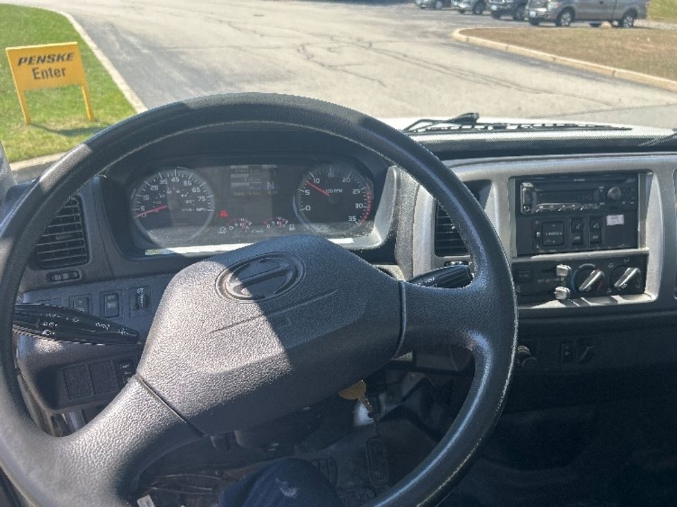 Medium Duty Box Truck-Light and Medium Duty Trucks-Hino-2019-338-Fitchburg-MA-112,169\n\t\tmiles-$ 41,500 - Image 18