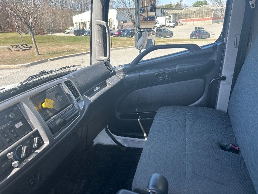 Medium Duty Box Truck-Light and Medium Duty Trucks-Hino-2019-338-Fitchburg-MA-112,169\n\t\tmiles-$ 41,500 - Image 19