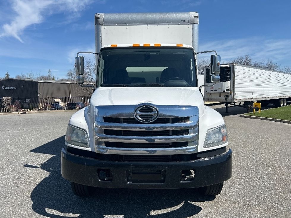 Medium Duty Box Truck-Light and Medium Duty Trucks-Hino-2019-338-Fitchburg-MA-112,169\n\t\tmiles-$ 41,500 - Image 2