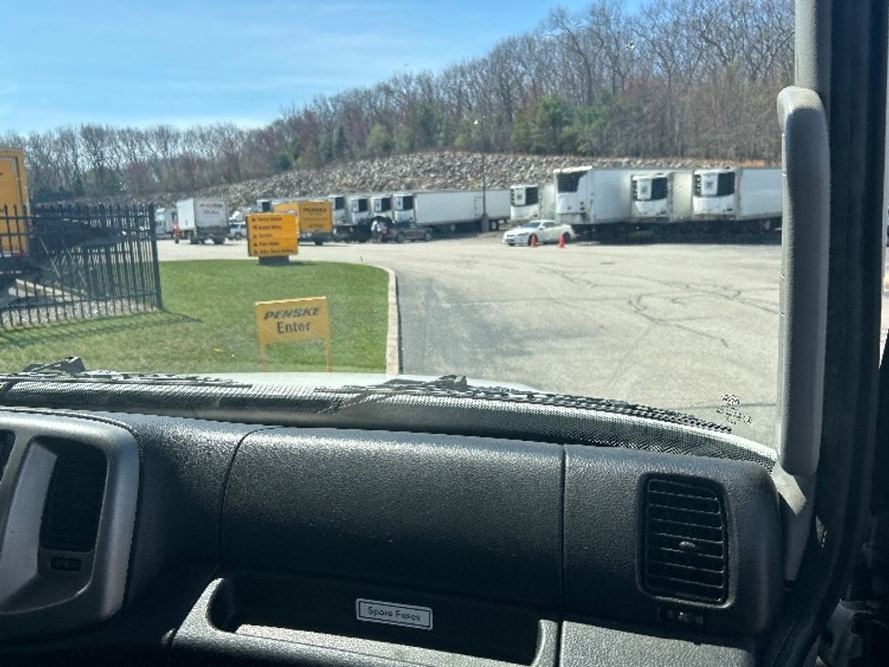 Medium Duty Box Truck-Light and Medium Duty Trucks-Hino-2019-338-Fitchburg-MA-112,169\n\t\tmiles-$ 41,500 - Image 21