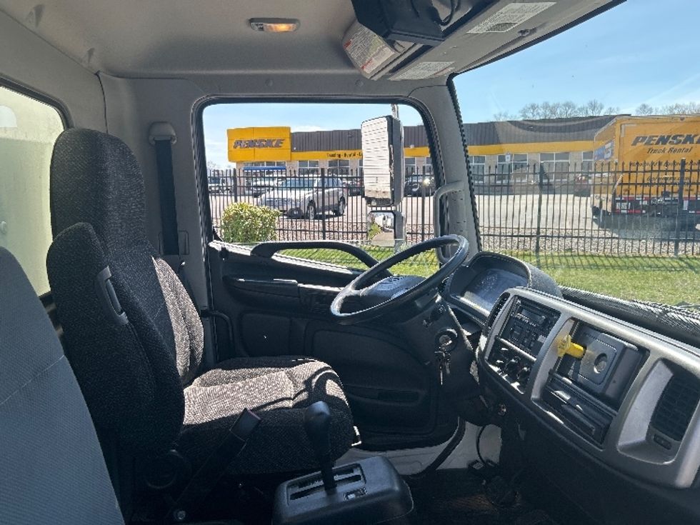 Medium Duty Box Truck-Light and Medium Duty Trucks-Hino-2019-338-Fitchburg-MA-112,169\n\t\tmiles-$ 41,500 - Image 22