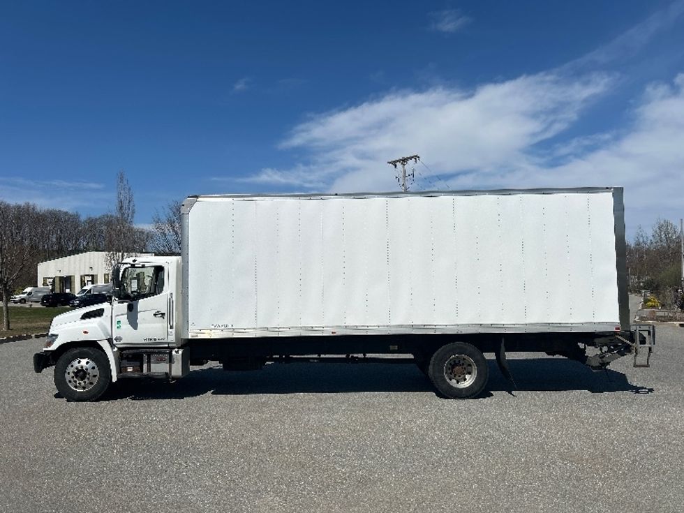 Medium Duty Box Truck-Light and Medium Duty Trucks-Hino-2019-338-Fitchburg-MA-112,169\n\t\tmiles-$ 41,500 - Image 4