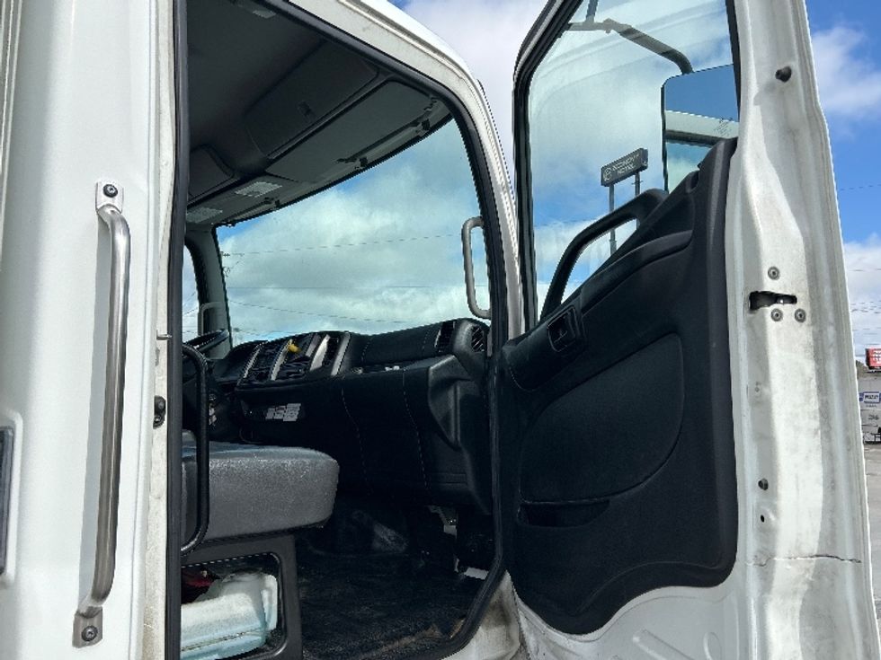Medium Duty Box Truck-Light and Medium Duty Trucks-Hino-2019-338-Macon-GA-160,836\n\t\tmiles-$ 46,000 - Image 18