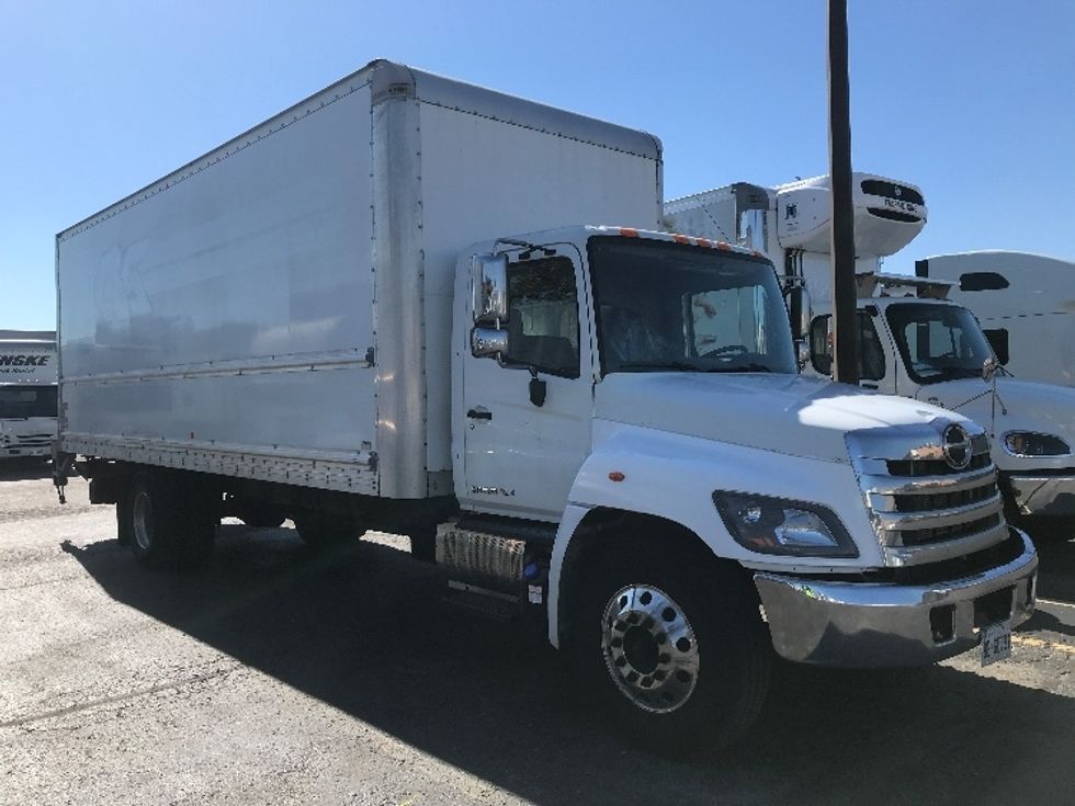 Medium Duty Box Truck-Light and Medium Duty Trucks-Hino-2019-338-Mississauga-ON-275,346\n\t\tkm-$ 64,750 - Image 1