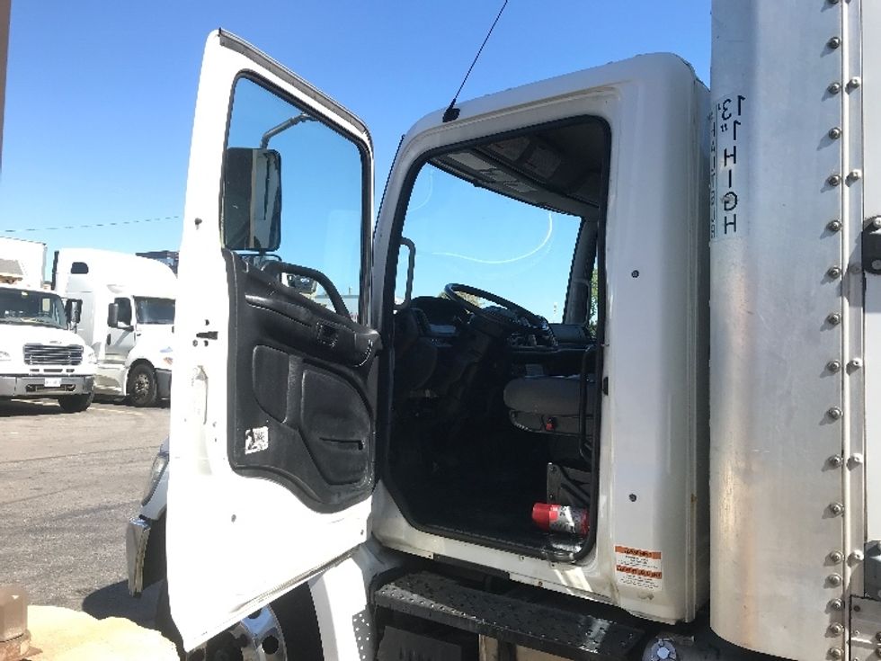 Medium Duty Box Truck-Light and Medium Duty Trucks-Hino-2019-338-Mississauga-ON-275,346\n\t\tkm-$ 64,750 - Image 16