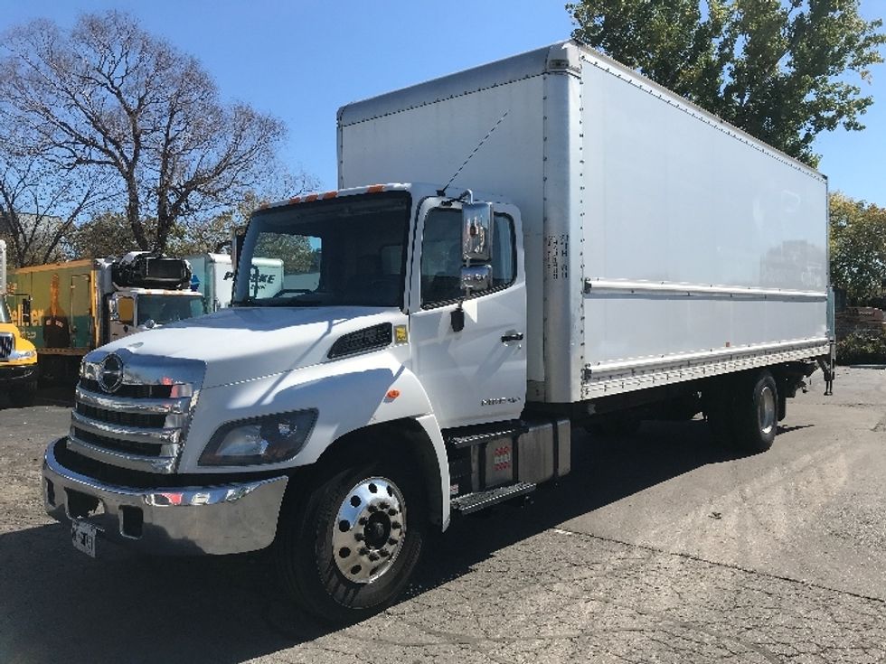 Medium Duty Box Truck-Light and Medium Duty Trucks-Hino-2019-338-Mississauga-ON-275,346\n\t\tkm-$ 64,750 - Image 3