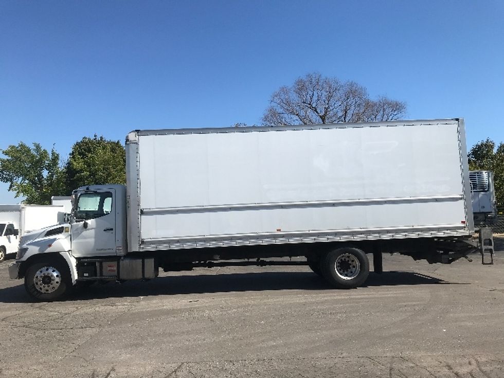 Medium Duty Box Truck-Light and Medium Duty Trucks-Hino-2019-338-Mississauga-ON-275,346\n\t\tkm-$ 64,750 - Image 4
