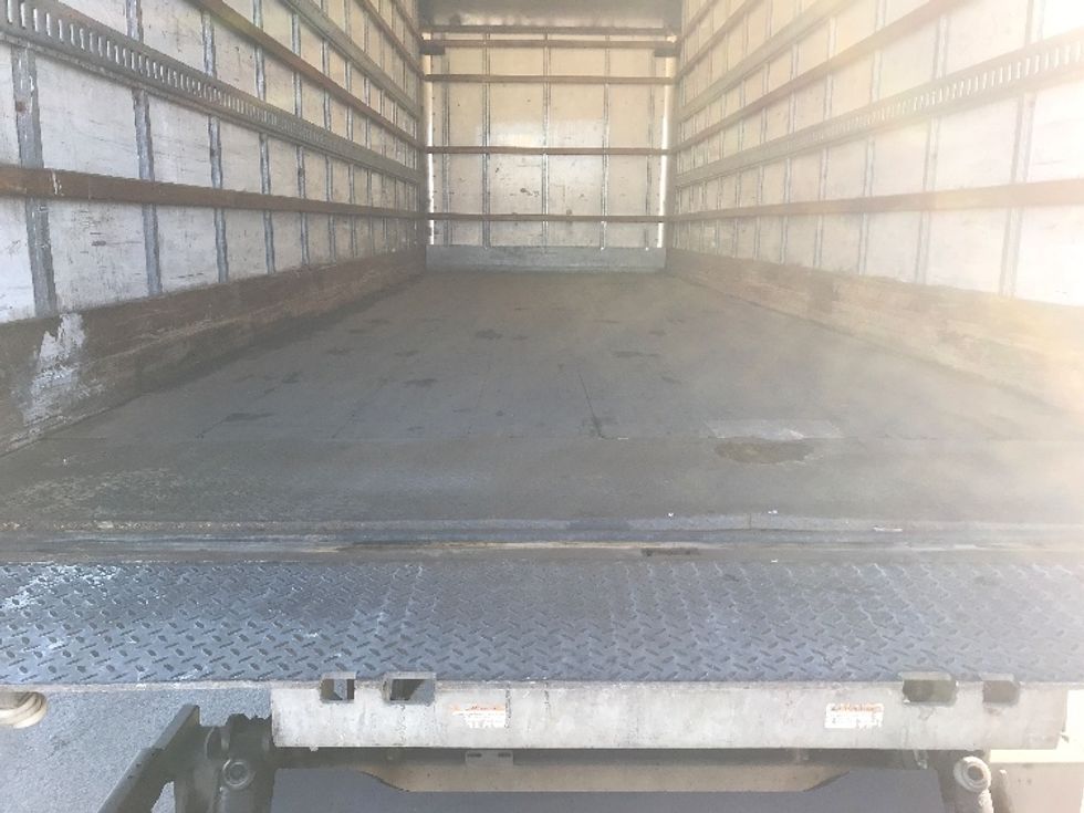 Medium Duty Box Truck-Light and Medium Duty Trucks-Hino-2019-338-Montreal-PQ-472,128\n\t\tkm-$ 37,250 - Image 10