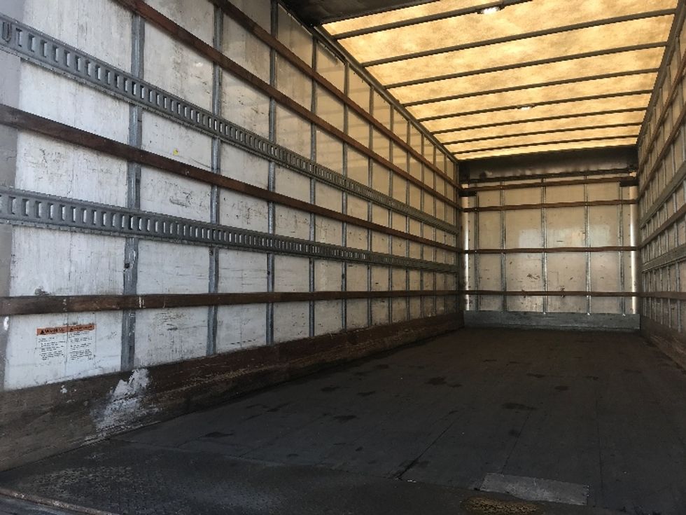 Medium Duty Box Truck-Light and Medium Duty Trucks-Hino-2019-338-Montreal-PQ-472,128\n\t\tkm-$ 37,250 - Image 11