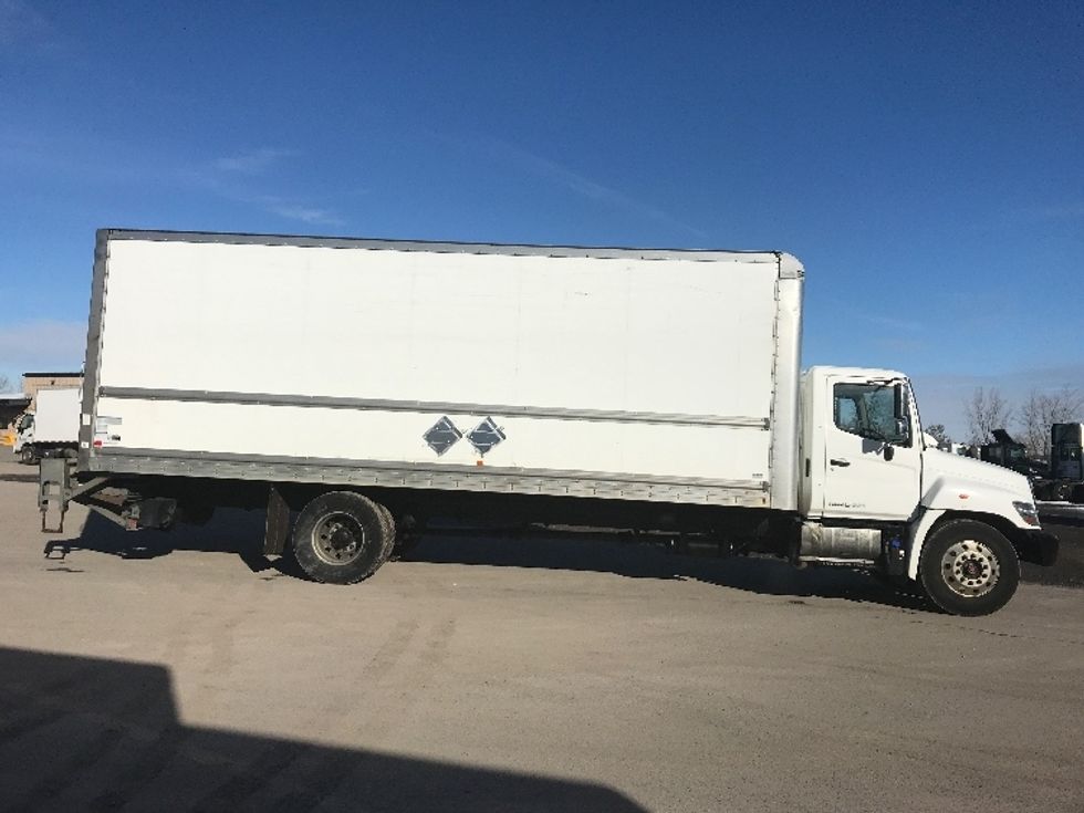 Medium Duty Box Truck-Light and Medium Duty Trucks-Hino-2019-338-Montreal-PQ-472,128\n\t\tkm-$ 37,250 - Image 15