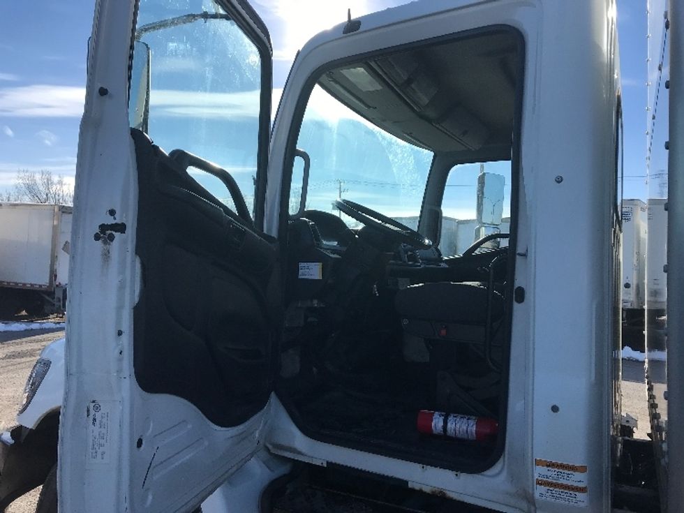 Medium Duty Box Truck-Light and Medium Duty Trucks-Hino-2019-338-Montreal-PQ-472,128\n\t\tkm-$ 37,250 - Image 16