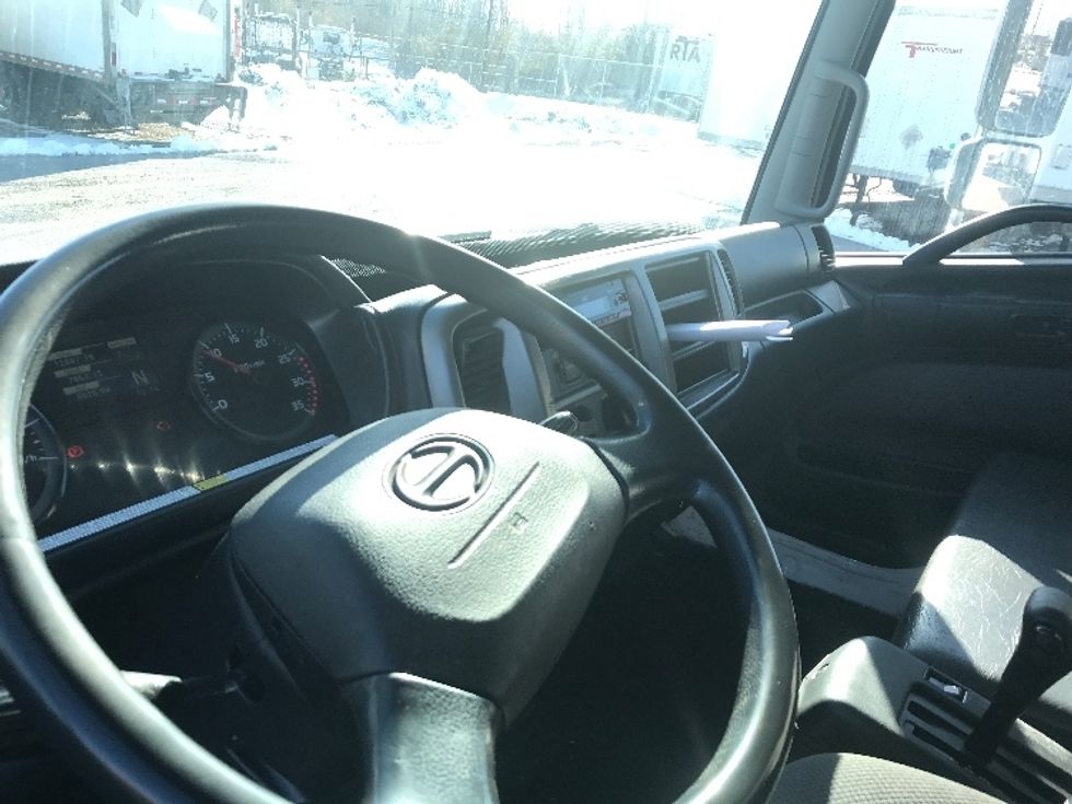 Medium Duty Box Truck-Light and Medium Duty Trucks-Hino-2019-338-Montreal-PQ-472,128\n\t\tkm-$ 37,250 - Image 17