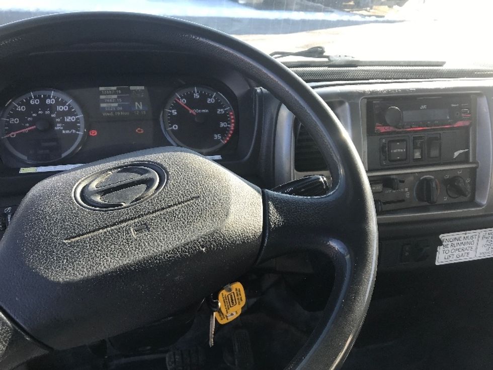 Medium Duty Box Truck-Light and Medium Duty Trucks-Hino-2019-338-Montreal-PQ-472,128\n\t\tkm-$ 37,250 - Image 18