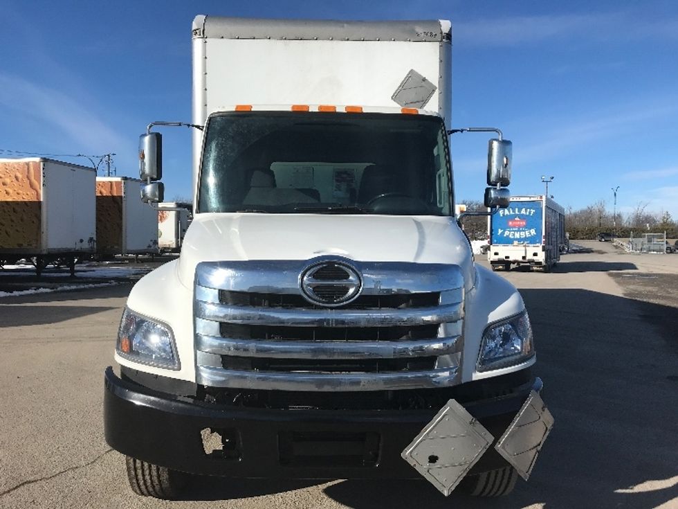 Medium Duty Box Truck-Light and Medium Duty Trucks-Hino-2019-338-Montreal-PQ-472,128\n\t\tkm-$ 37,250 - Image 2