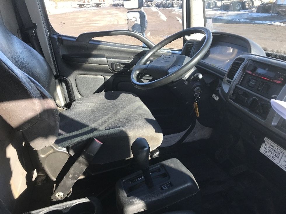 Medium Duty Box Truck-Light and Medium Duty Trucks-Hino-2019-338-Montreal-PQ-472,128\n\t\tkm-$ 37,250 - Image 22