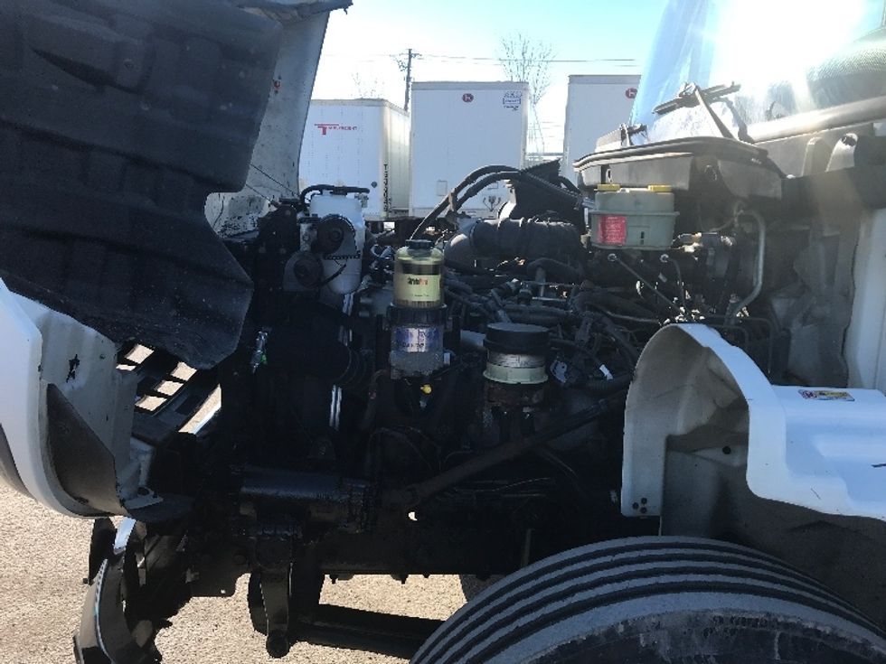 Medium Duty Box Truck-Light and Medium Duty Trucks-Hino-2019-338-Montreal-PQ-472,128\n\t\tkm-$ 37,250 - Image 24