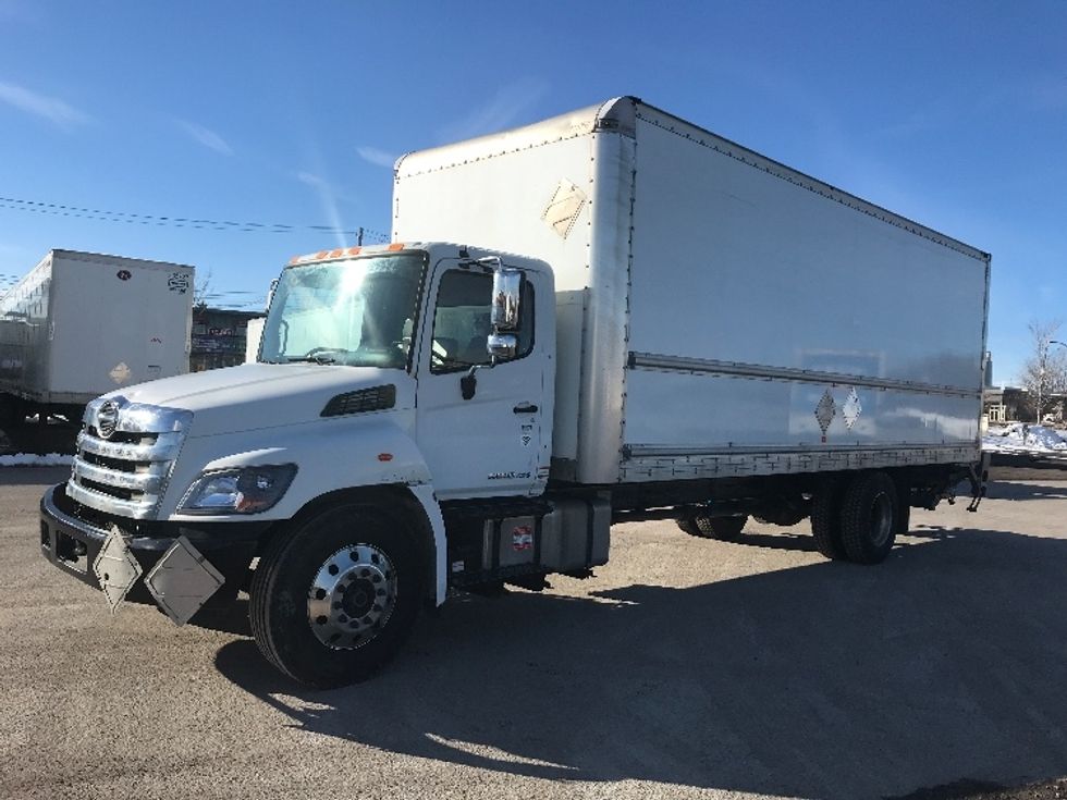 Medium Duty Box Truck-Light and Medium Duty Trucks-Hino-2019-338-Montreal-PQ-472,128\n\t\tkm-$ 37,250 - Image 3