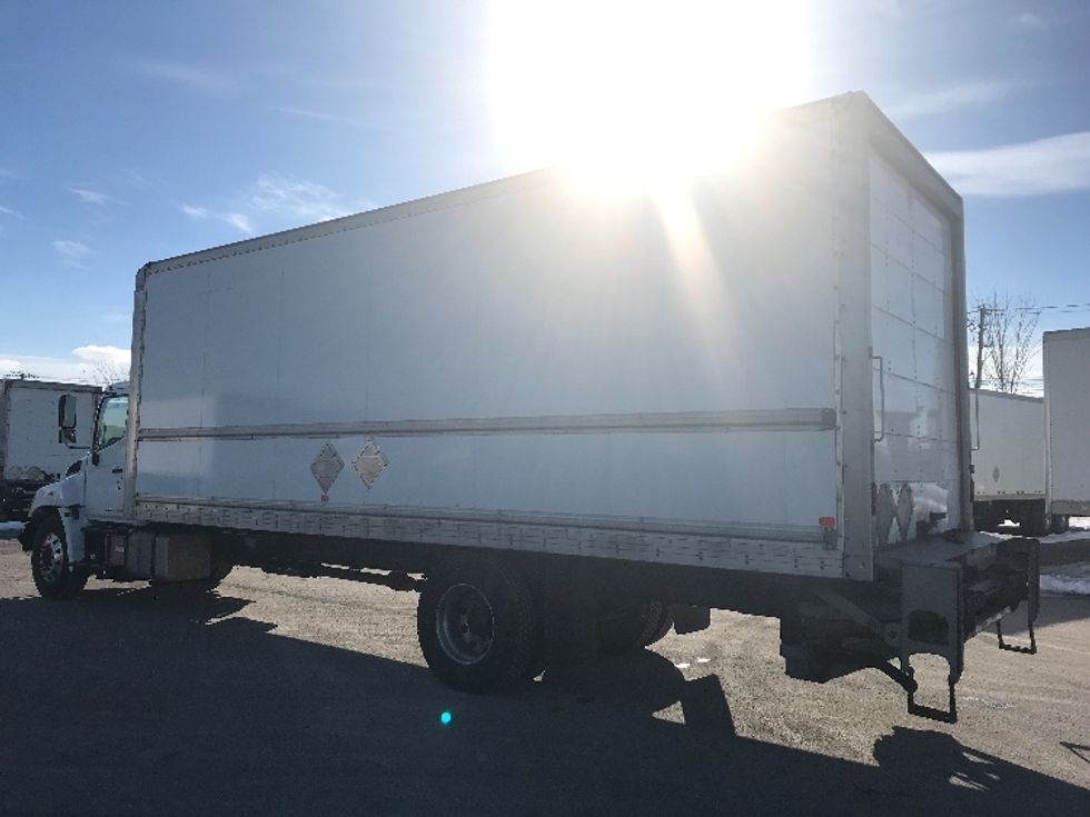 Medium Duty Box Truck-Light and Medium Duty Trucks-Hino-2019-338-Montreal-PQ-472,128\n\t\tkm-$ 37,250 - Image 6