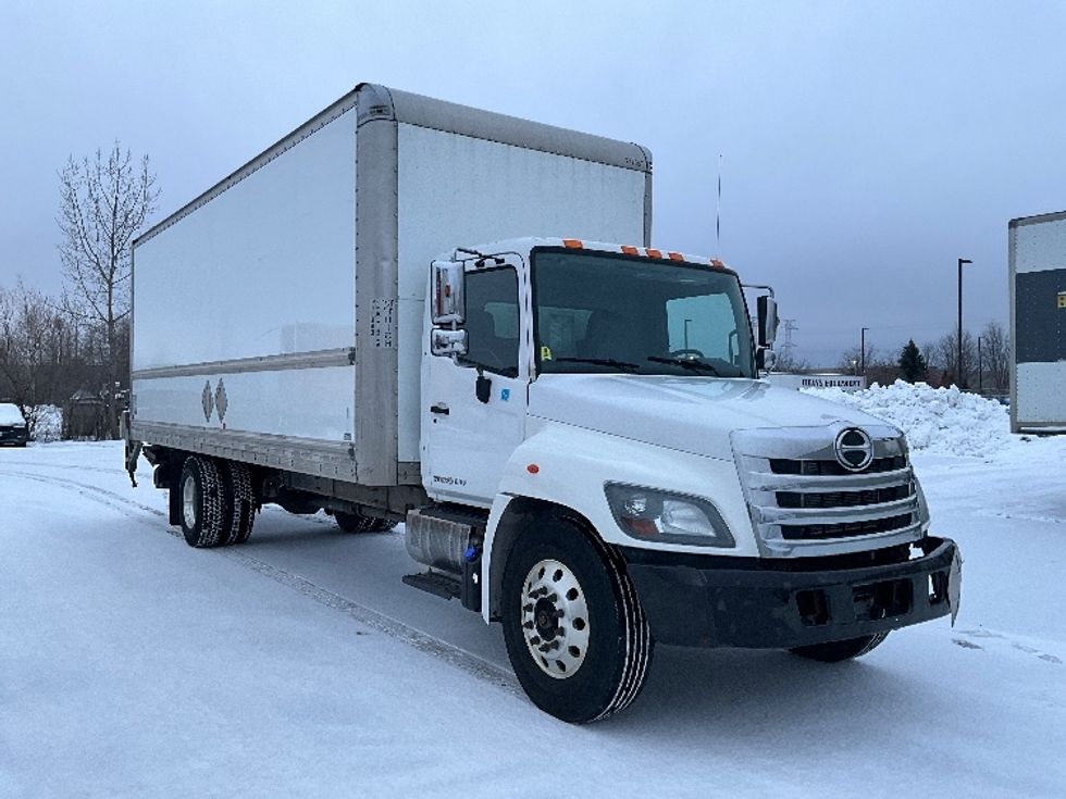 Medium Duty Box Truck-Light and Medium Duty Trucks-Hino-2019-338-Ottawa-ON-423,237\n\t\tkm-$ 46,500 - Image 1