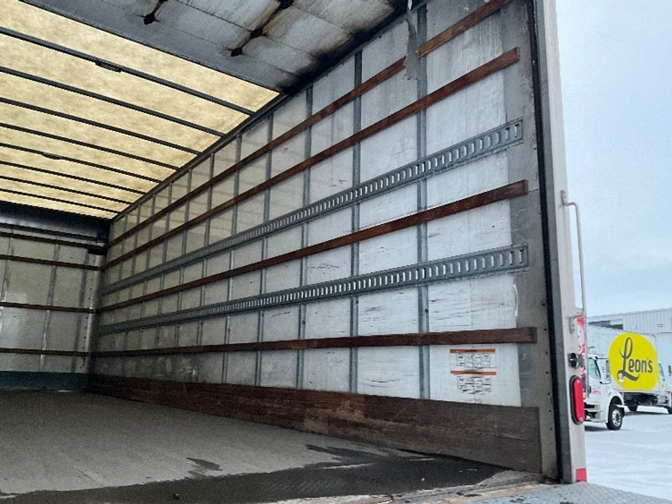 Medium Duty Box Truck-Light and Medium Duty Trucks-Hino-2019-338-Ottawa-ON-423,237\n\t\tkm-$ 46,500 - Image 12