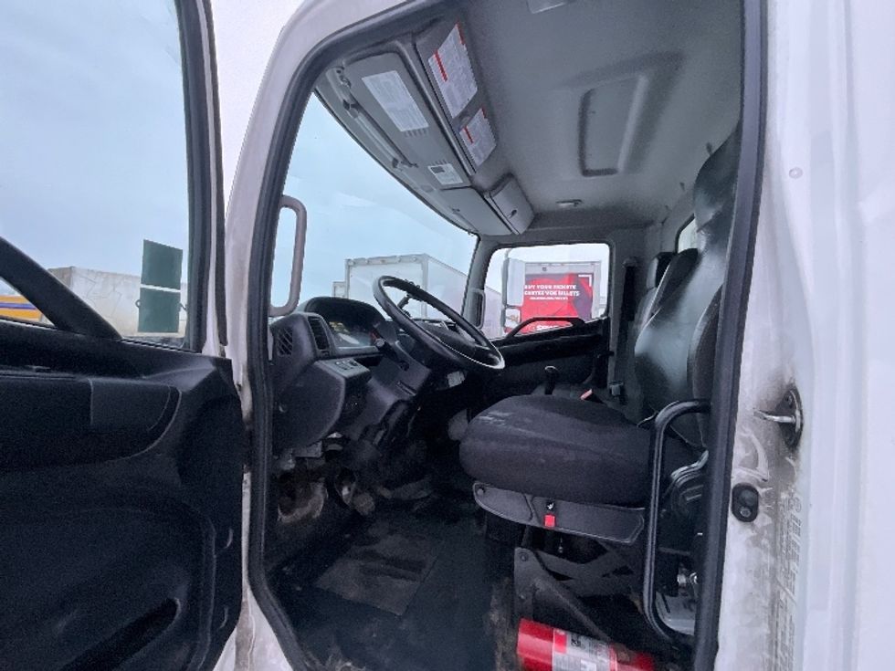 Medium Duty Box Truck-Light and Medium Duty Trucks-Hino-2019-338-Ottawa-ON-423,237\n\t\tkm-$ 46,500 - Image 16