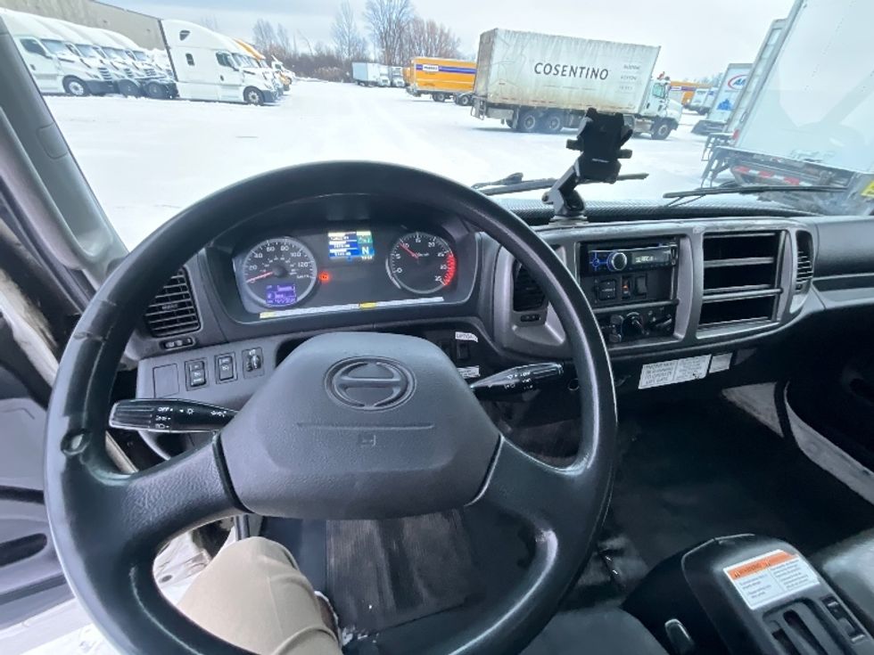 Medium Duty Box Truck-Light and Medium Duty Trucks-Hino-2019-338-Ottawa-ON-423,237\n\t\tkm-$ 46,500 - Image 18