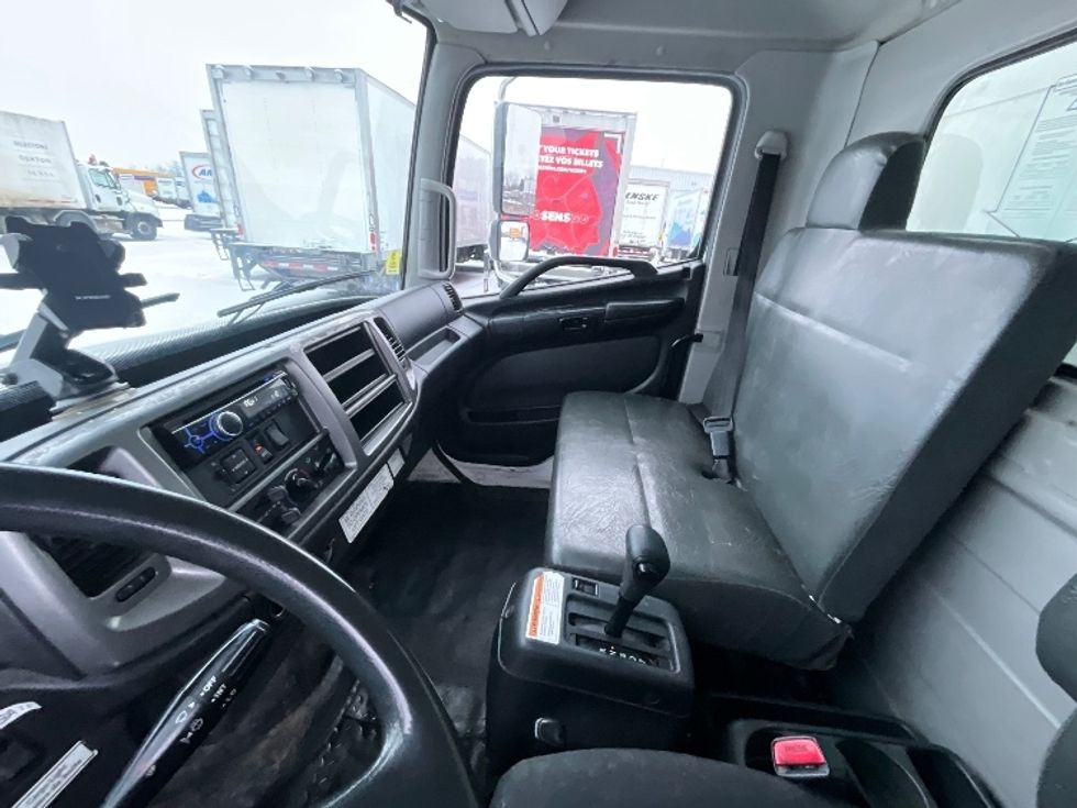 Medium Duty Box Truck-Light and Medium Duty Trucks-Hino-2019-338-Ottawa-ON-423,237\n\t\tkm-$ 46,500 - Image 19