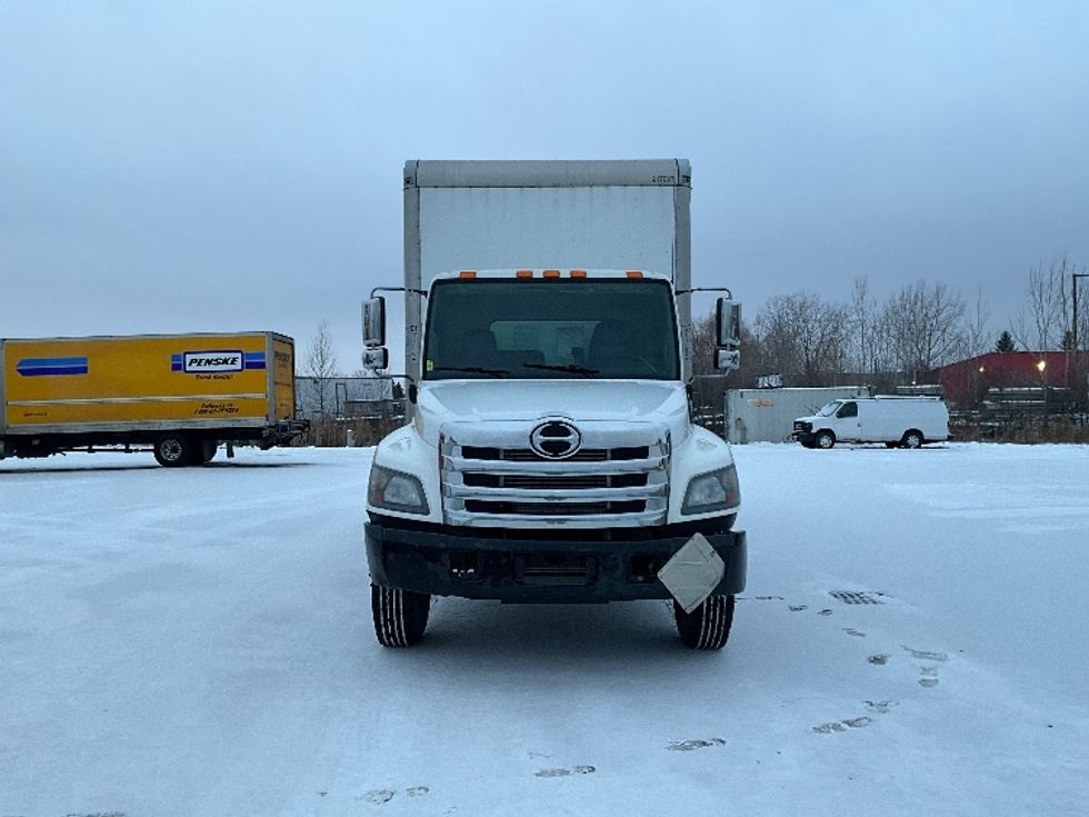 Medium Duty Box Truck-Light and Medium Duty Trucks-Hino-2019-338-Ottawa-ON-423,237\n\t\tkm-$ 46,500 - Image 2