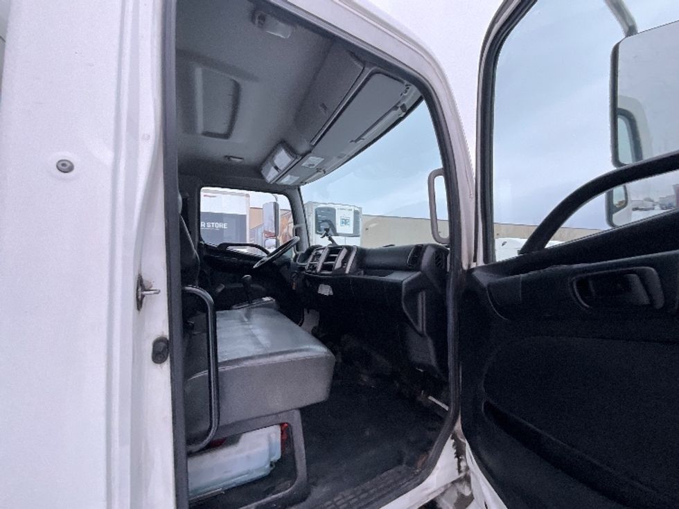 Medium Duty Box Truck-Light and Medium Duty Trucks-Hino-2019-338-Ottawa-ON-423,237\n\t\tkm-$ 46,500 - Image 20