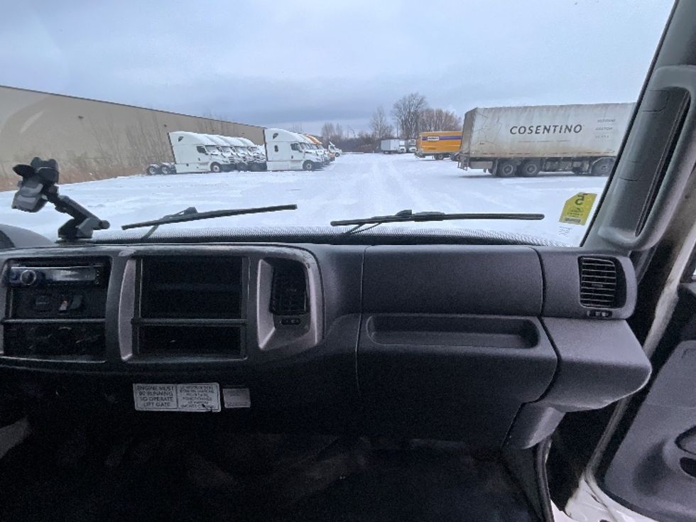 Medium Duty Box Truck-Light and Medium Duty Trucks-Hino-2019-338-Ottawa-ON-423,237\n\t\tkm-$ 46,500 - Image 21