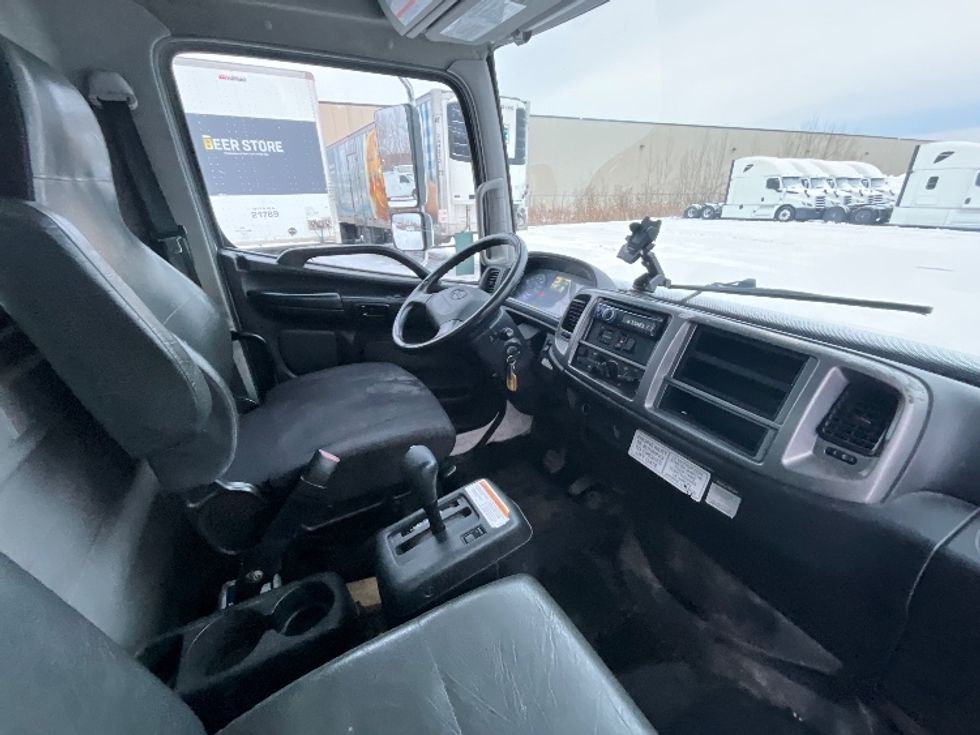 Medium Duty Box Truck-Light and Medium Duty Trucks-Hino-2019-338-Ottawa-ON-423,237\n\t\tkm-$ 46,500 - Image 22