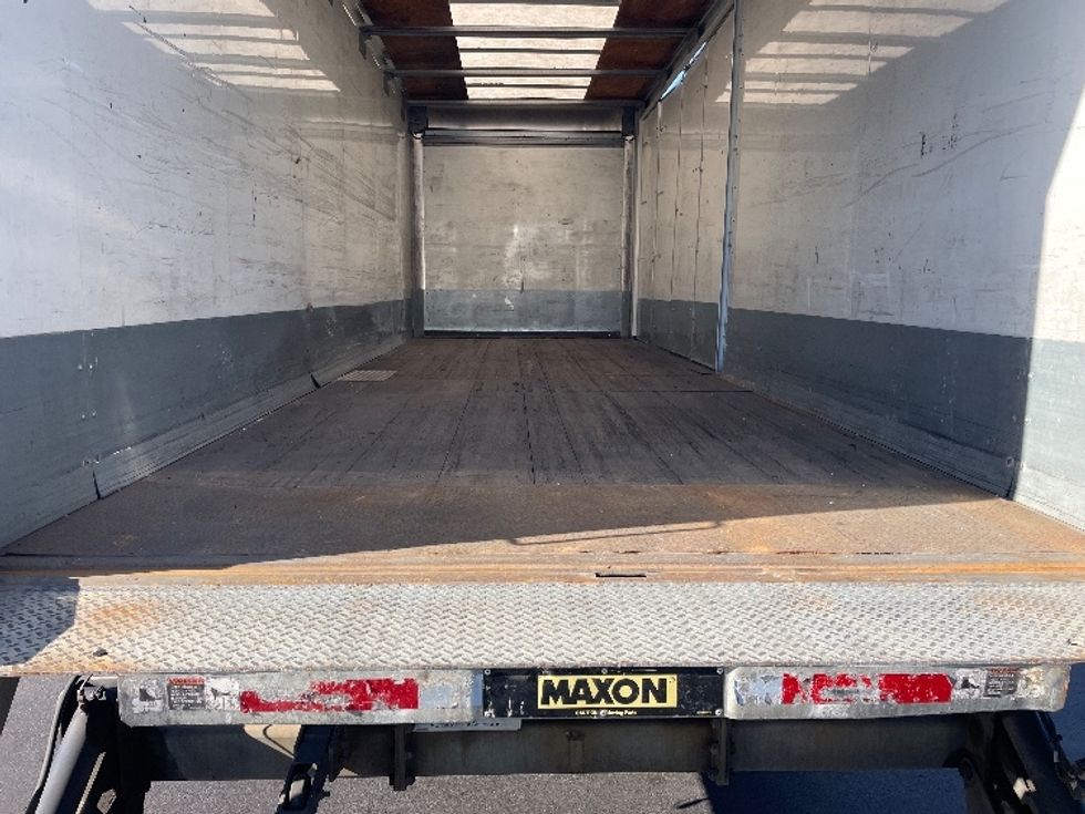 Medium Duty Box Truck-Light and Medium Duty Trucks-Hino-2019-338-Pennsauken-NJ-183,355\n\t\tmiles-$ 41,750 - Image 10