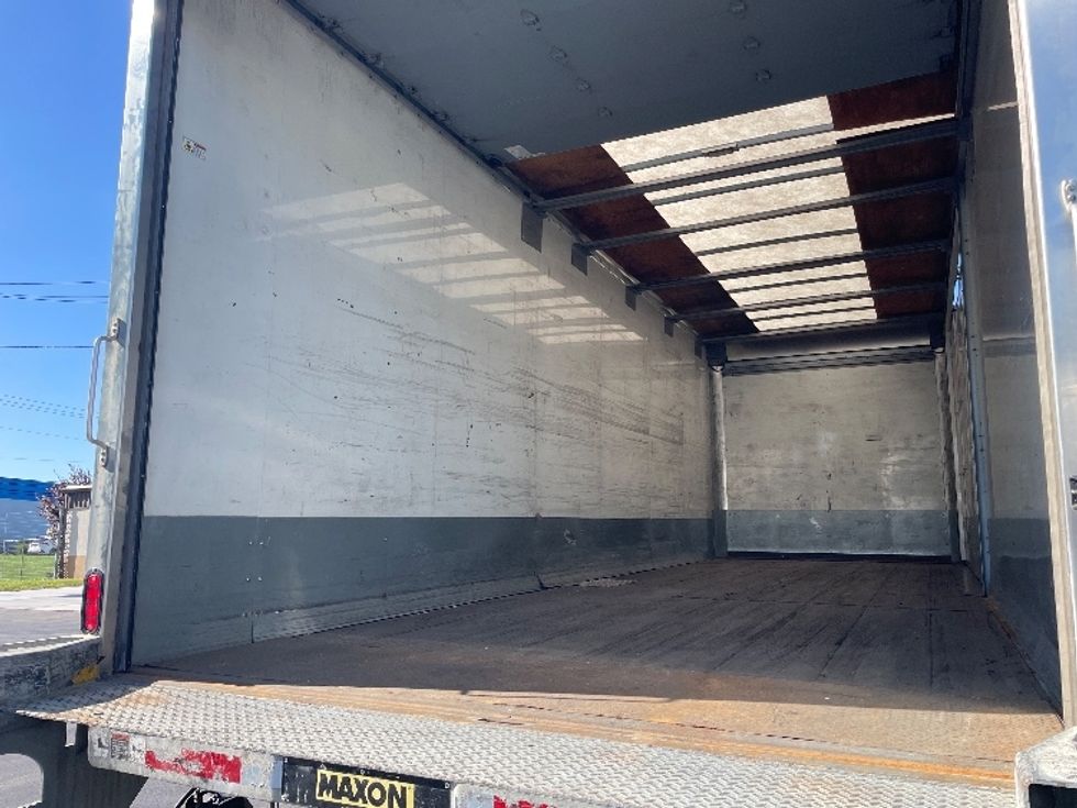 Medium Duty Box Truck-Light and Medium Duty Trucks-Hino-2019-338-Pennsauken-NJ-183,355\n\t\tmiles-$ 41,750 - Image 11