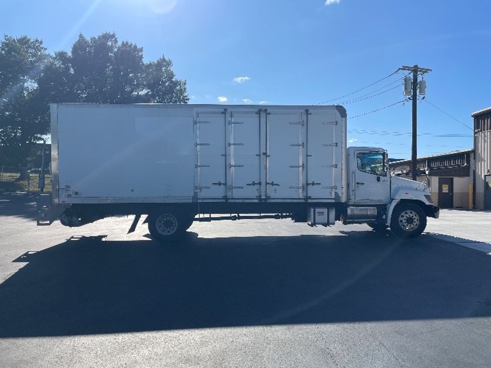 Medium Duty Box Truck-Light and Medium Duty Trucks-Hino-2019-338-Pennsauken-NJ-183,355\n\t\tmiles-$ 41,750 - Image 15