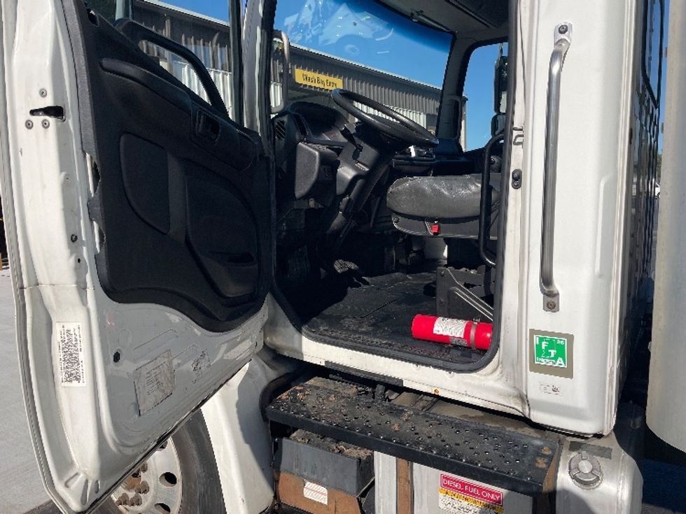Medium Duty Box Truck-Light and Medium Duty Trucks-Hino-2019-338-Pennsauken-NJ-183,355\n\t\tmiles-$ 41,750 - Image 16
