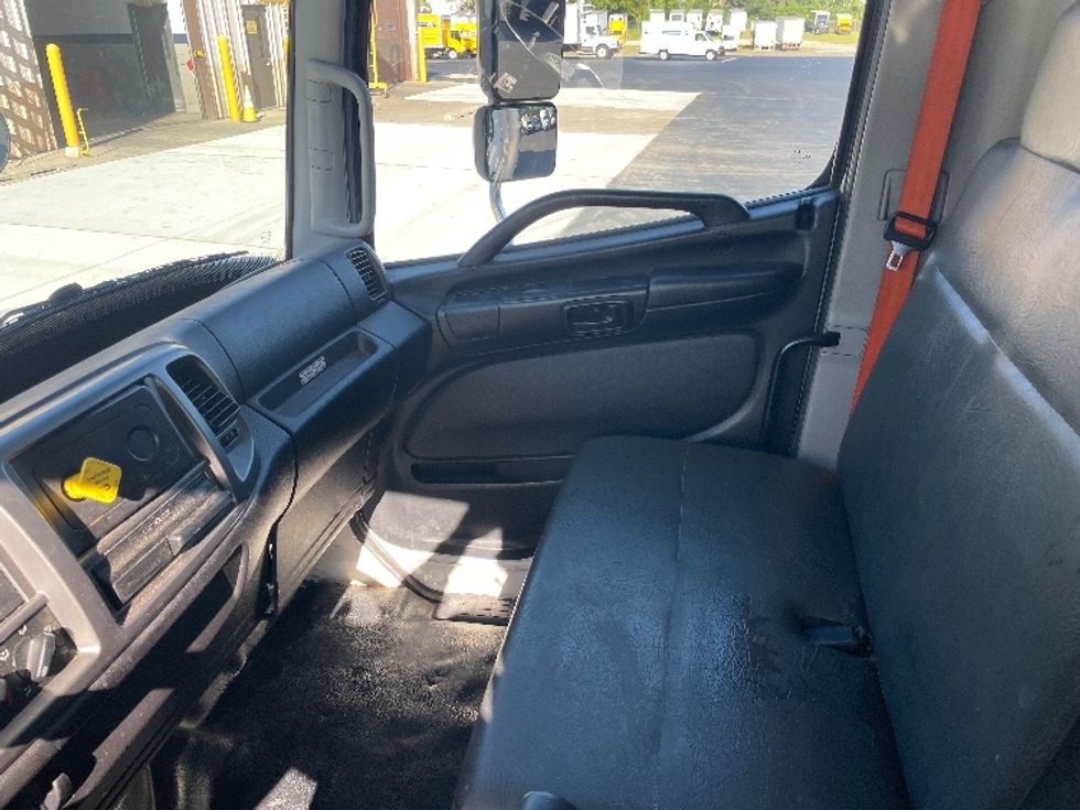 Medium Duty Box Truck-Light and Medium Duty Trucks-Hino-2019-338-Pennsauken-NJ-183,355\n\t\tmiles-$ 41,750 - Image 19