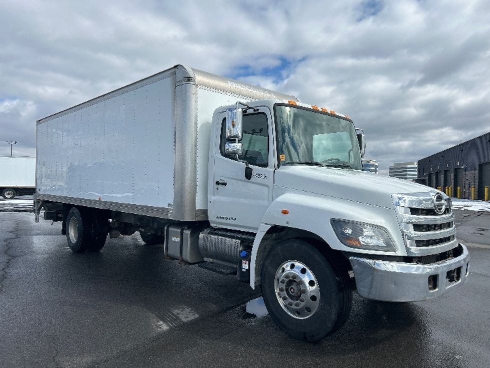 Medium Duty Box Truck-Light and Medium Duty Trucks-Hino-2019-338-Saint Laurent-PQ-132,966\n\t\tkm-$ 62,500 - Image 1