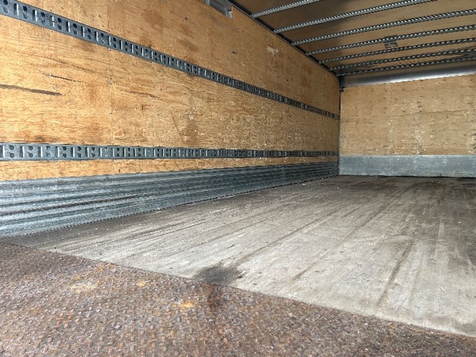 Medium Duty Box Truck-Light and Medium Duty Trucks-Hino-2019-338-Saint Laurent-PQ-132,966\n\t\tkm-$ 62,500 - Image 11