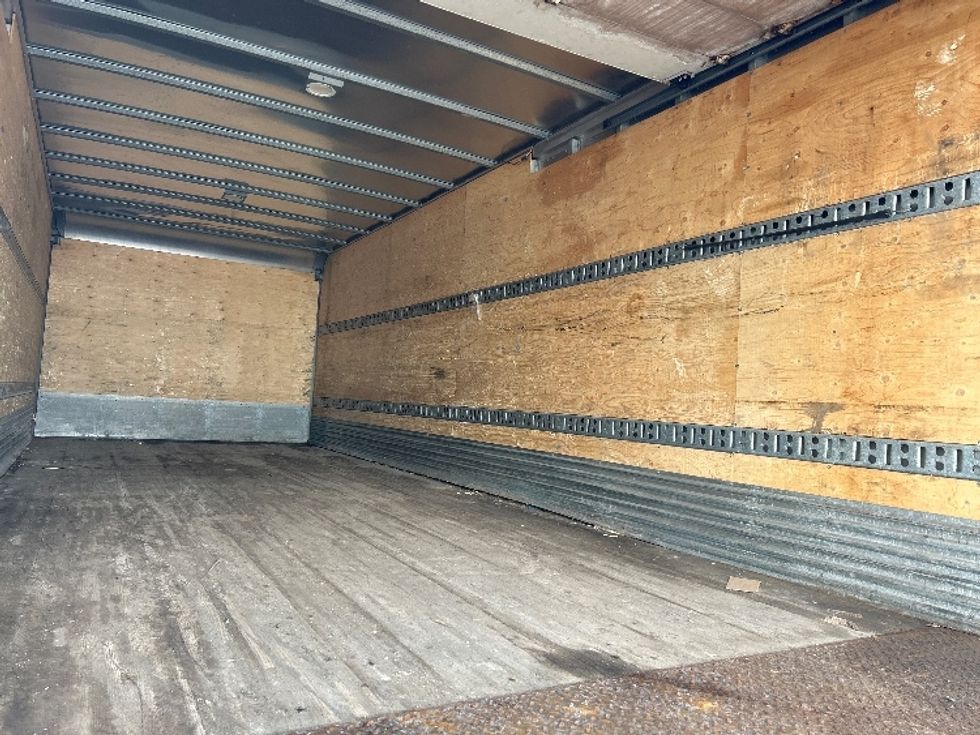 Medium Duty Box Truck-Light and Medium Duty Trucks-Hino-2019-338-Saint Laurent-PQ-132,966\n\t\tkm-$ 62,500 - Image 12