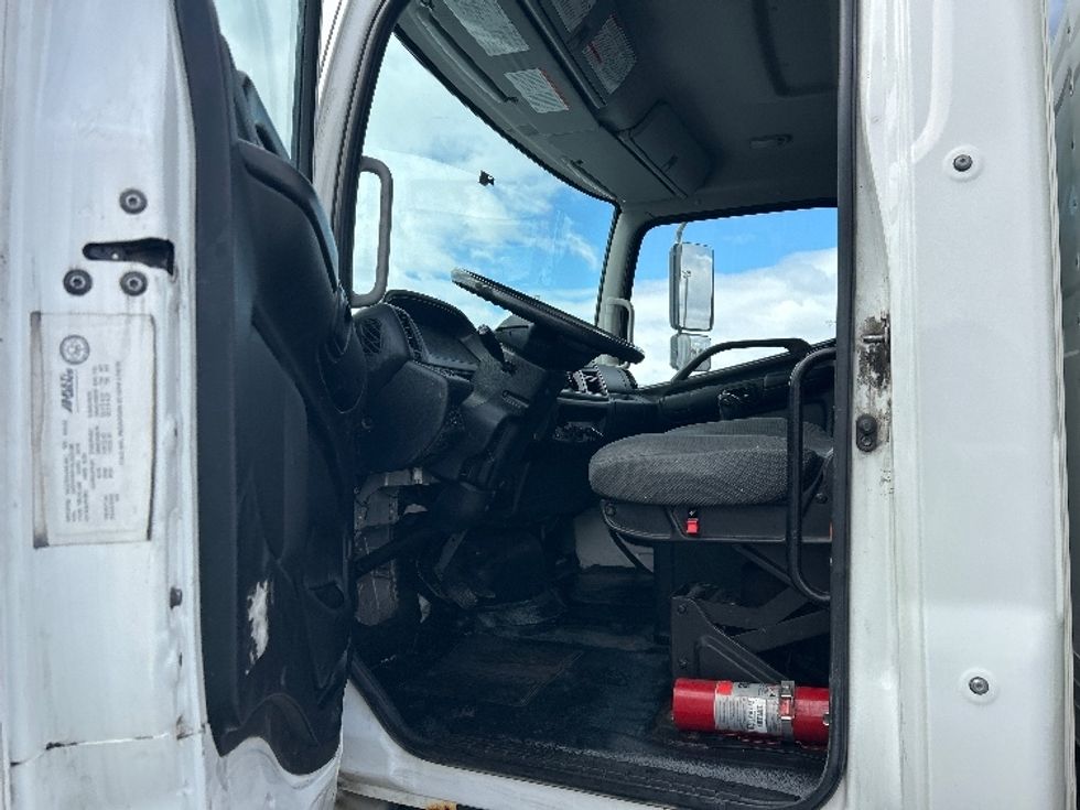 Medium Duty Box Truck-Light and Medium Duty Trucks-Hino-2019-338-Saint Laurent-PQ-132,966\n\t\tkm-$ 62,500 - Image 16
