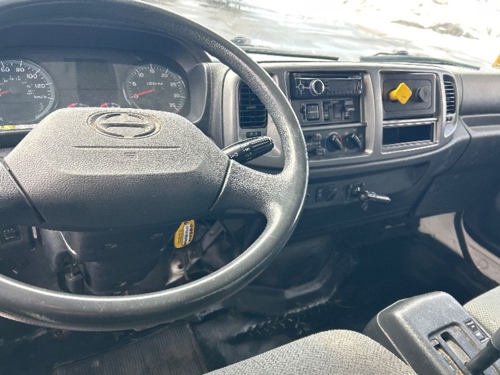 Medium Duty Box Truck-Light and Medium Duty Trucks-Hino-2019-338-Saint Laurent-PQ-132,966\n\t\tkm-$ 62,500 - Image 17