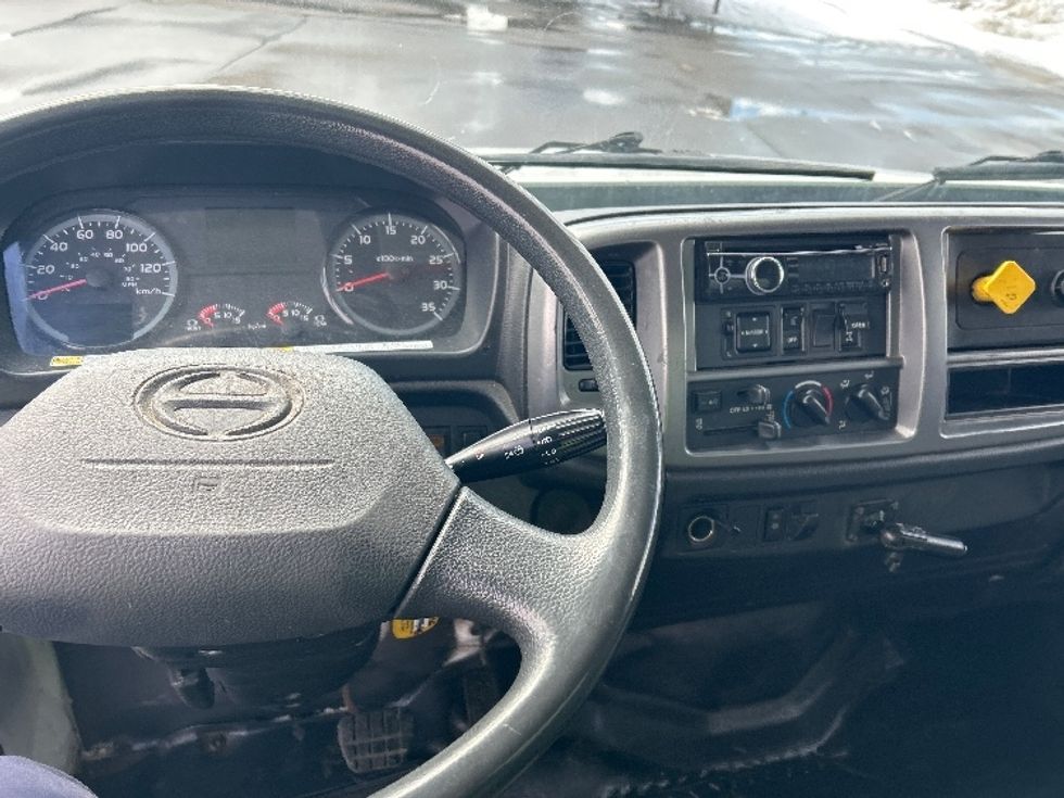 Medium Duty Box Truck-Light and Medium Duty Trucks-Hino-2019-338-Saint Laurent-PQ-132,966\n\t\tkm-$ 62,500 - Image 18