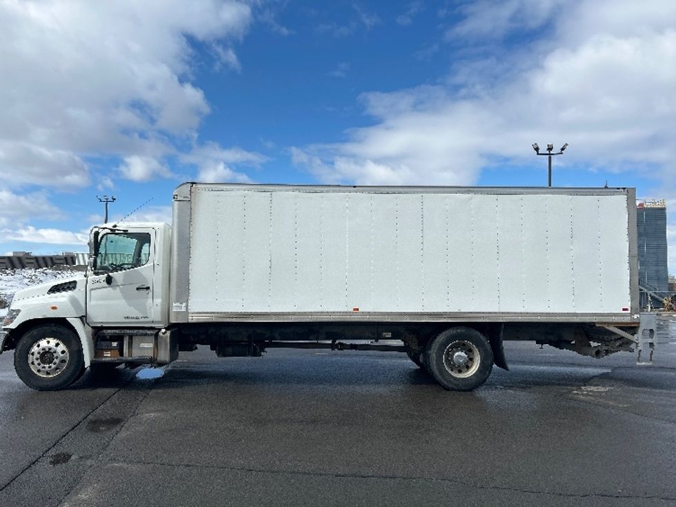 Medium Duty Box Truck-Light and Medium Duty Trucks-Hino-2019-338-Saint Laurent-PQ-132,966\n\t\tkm-$ 62,500 - Image 4