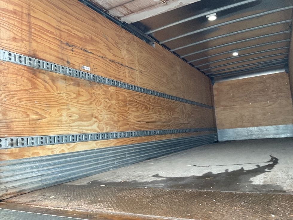 Medium Duty Box Truck-Light and Medium Duty Trucks-Hino-2019-338-Saint Laurent-PQ-349,325\n\t\tkm-$ 44,750 - Image 11